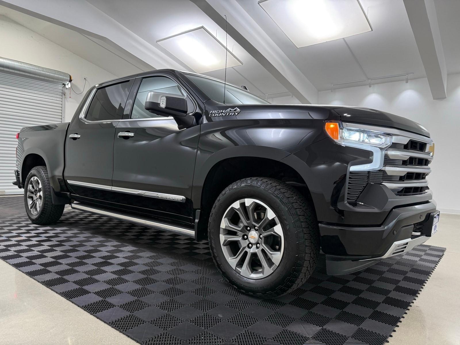 2025 Chevrolet Silverado 1500 High Country's photo