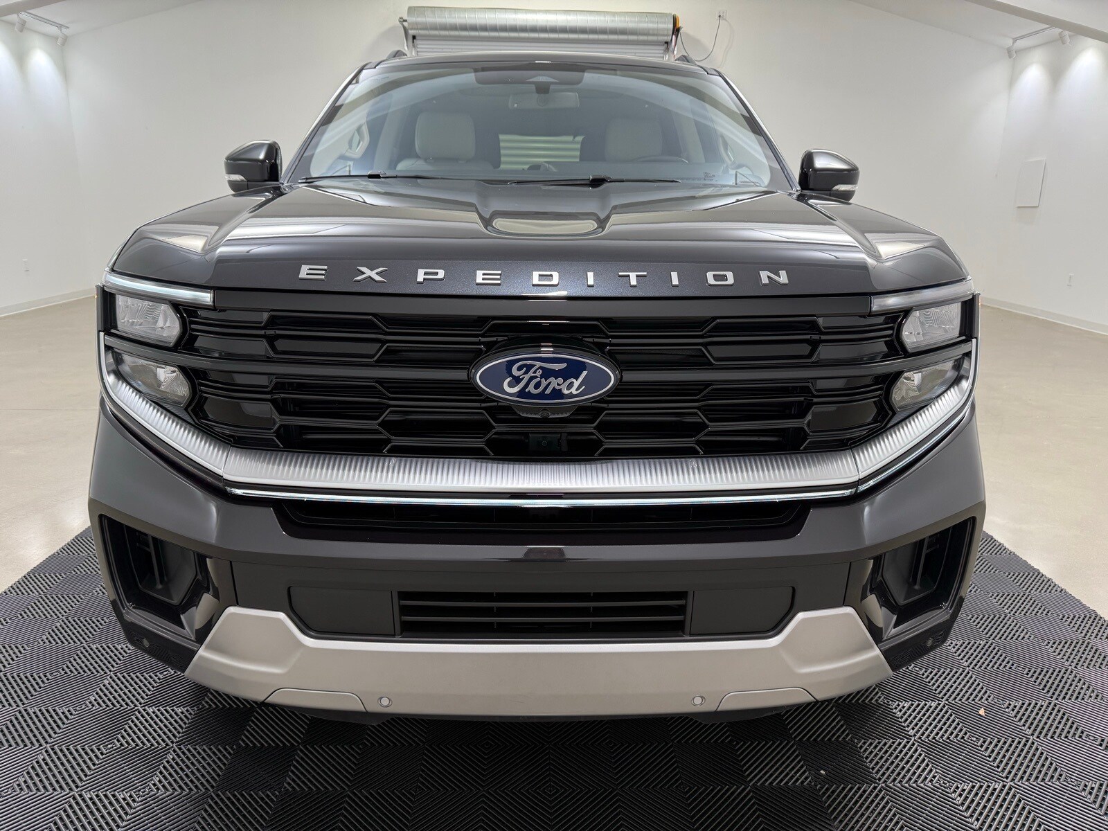 2025 Ford Expedition Platinum photo 2