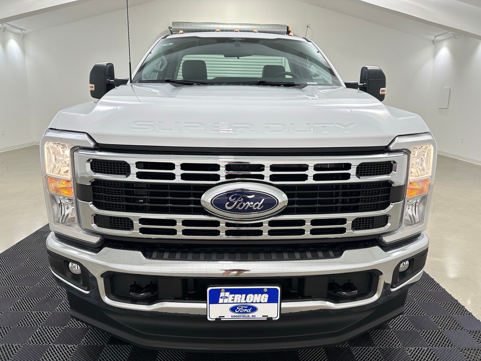 2025 Ford F-350 photo 2