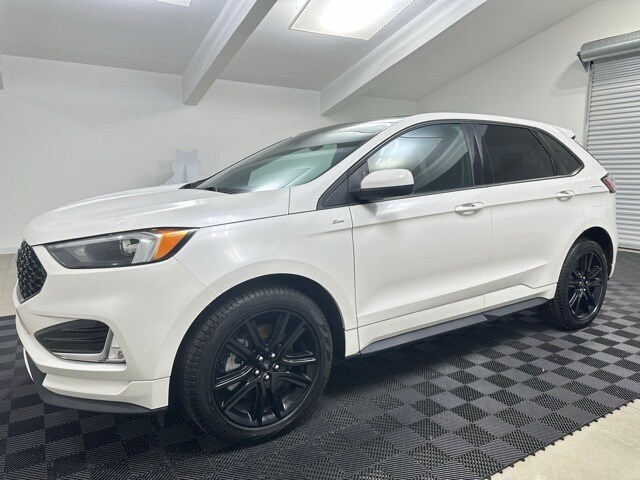 2024 Ford Edge ST photo 3