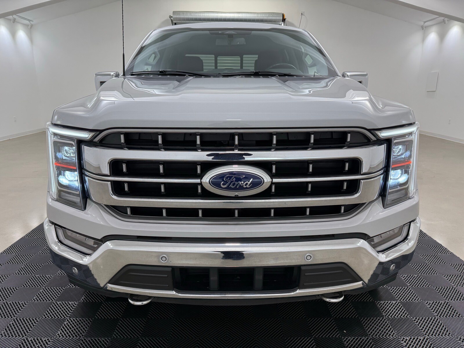 2023 Ford F-150 Lariat photo 2