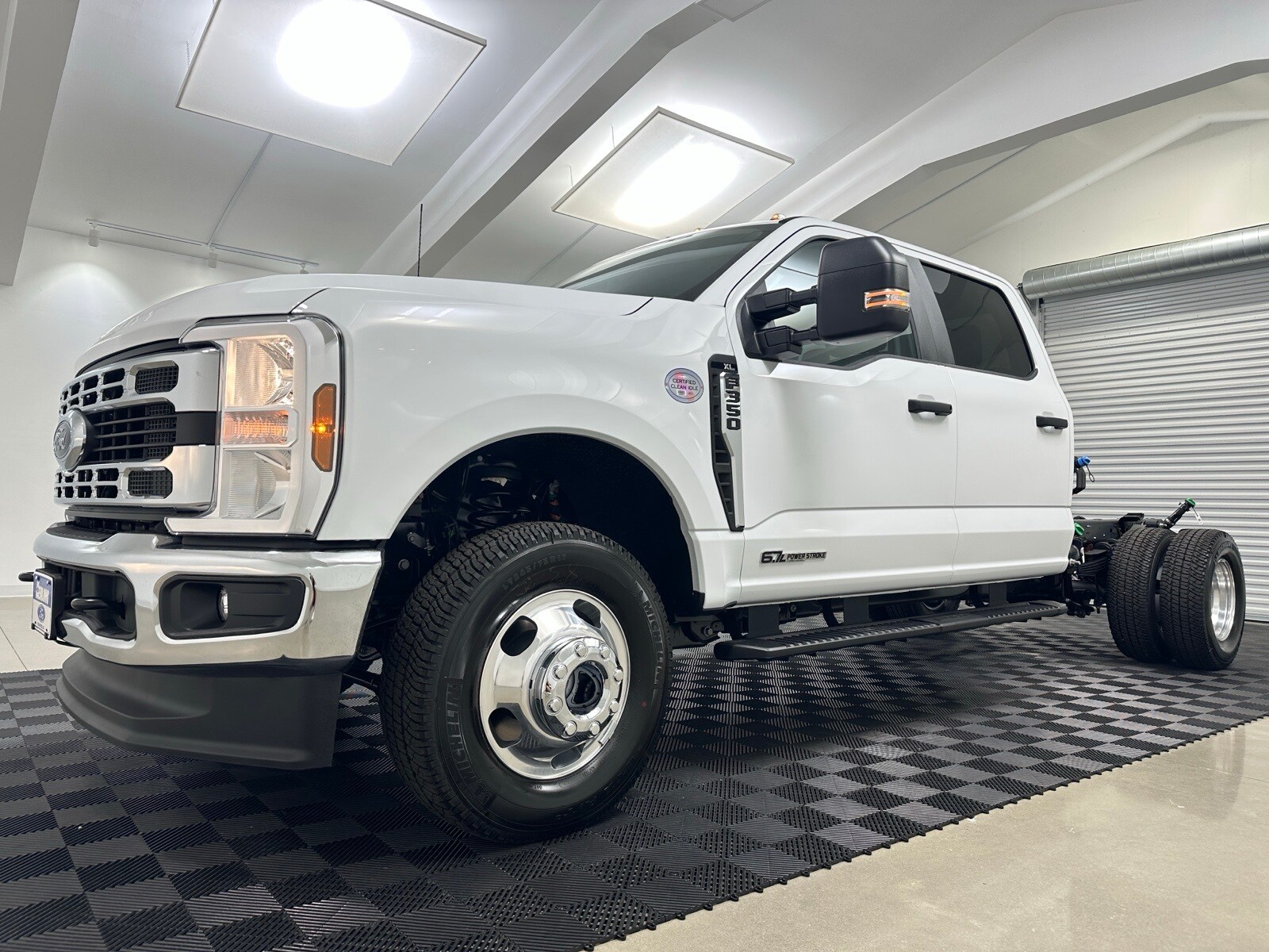 2025 Ford F-350 photo 3