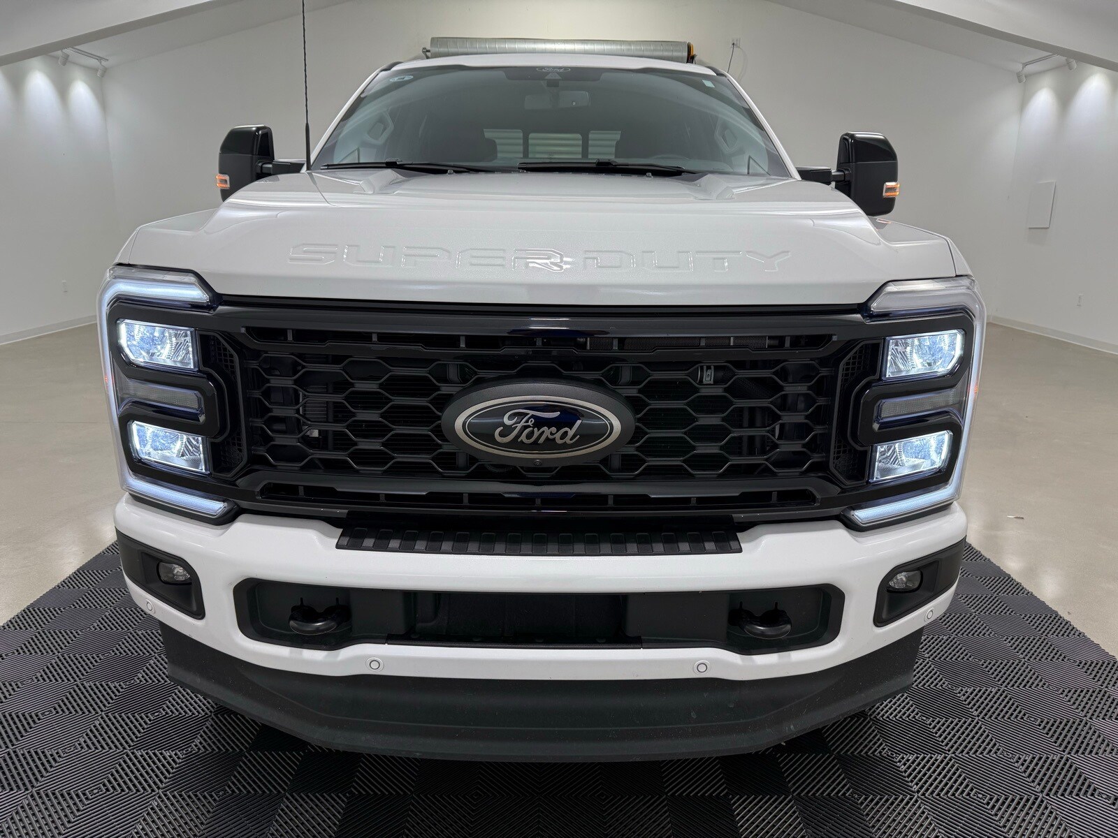 2025 Ford F-350 photo 2
