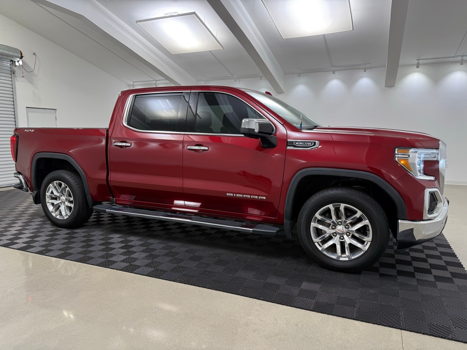 2019 GMC Sierra 1500 SLT's photo