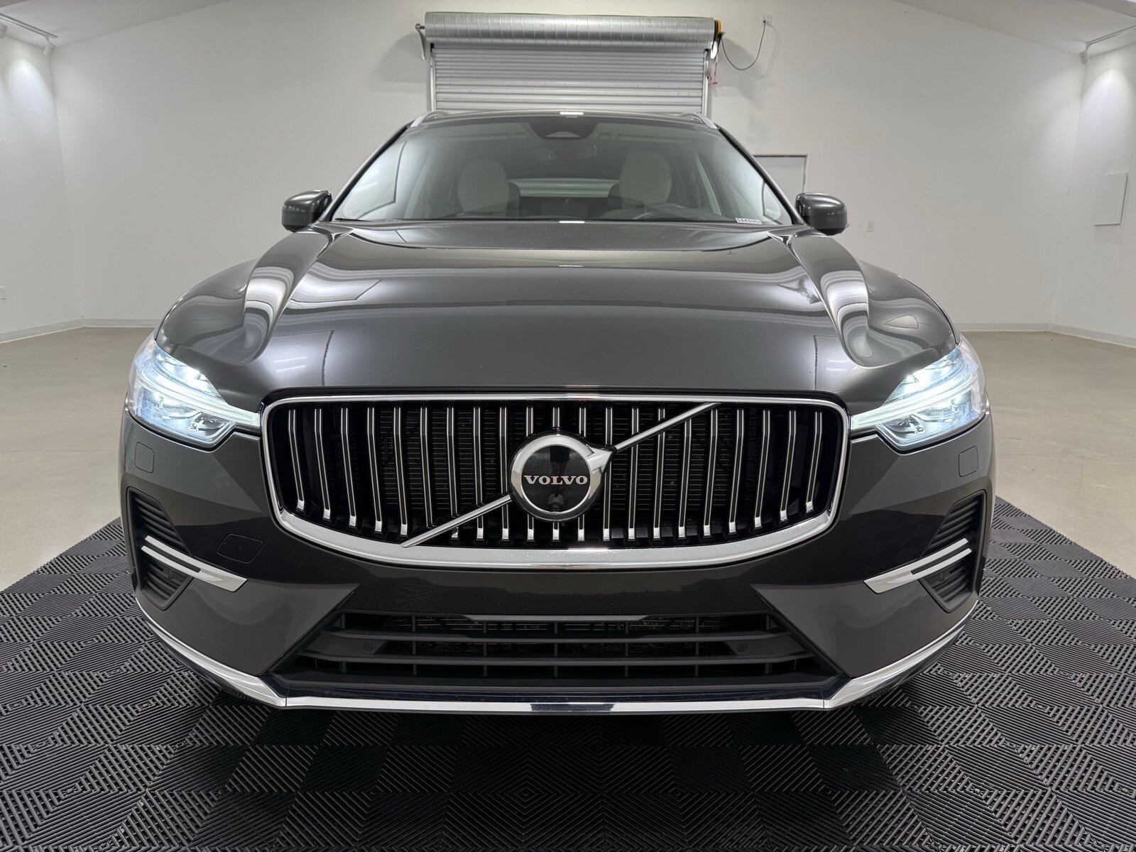2022 Volvo XC60 B5 Inscription photo 2