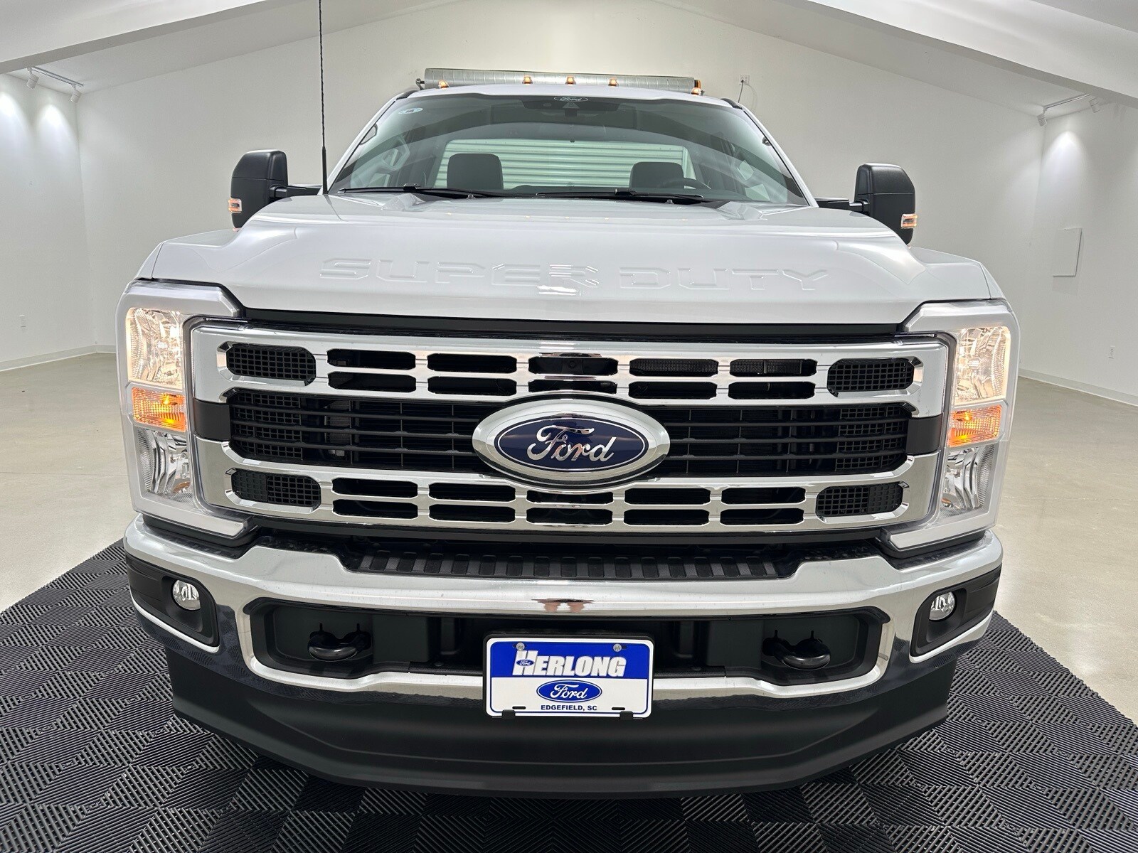 2025 Ford F-350 photo 2