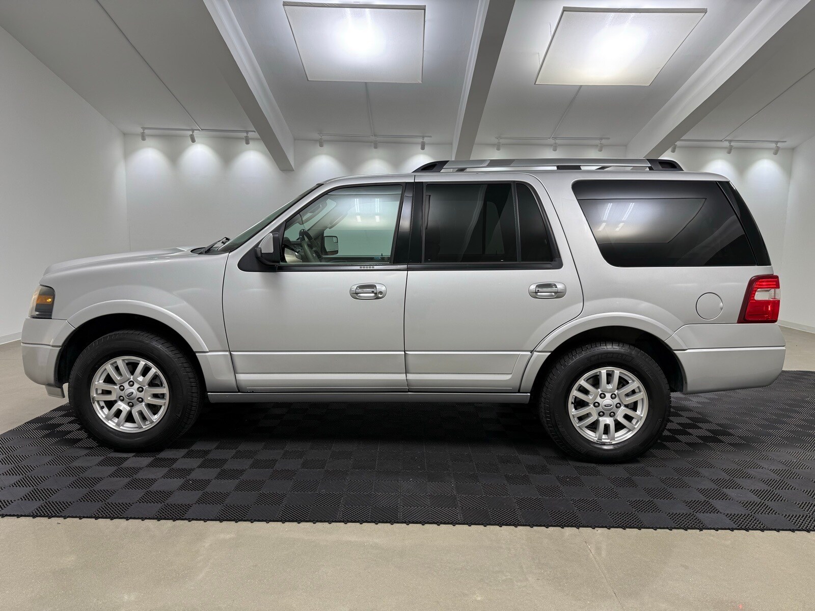 2014 Ford Expedition Limited photo 2