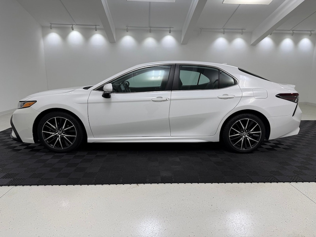Used 2023 Toyota Camry SE Sedan