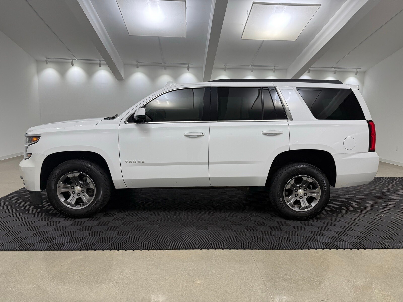2019 Chevrolet Tahoe LS photo 4