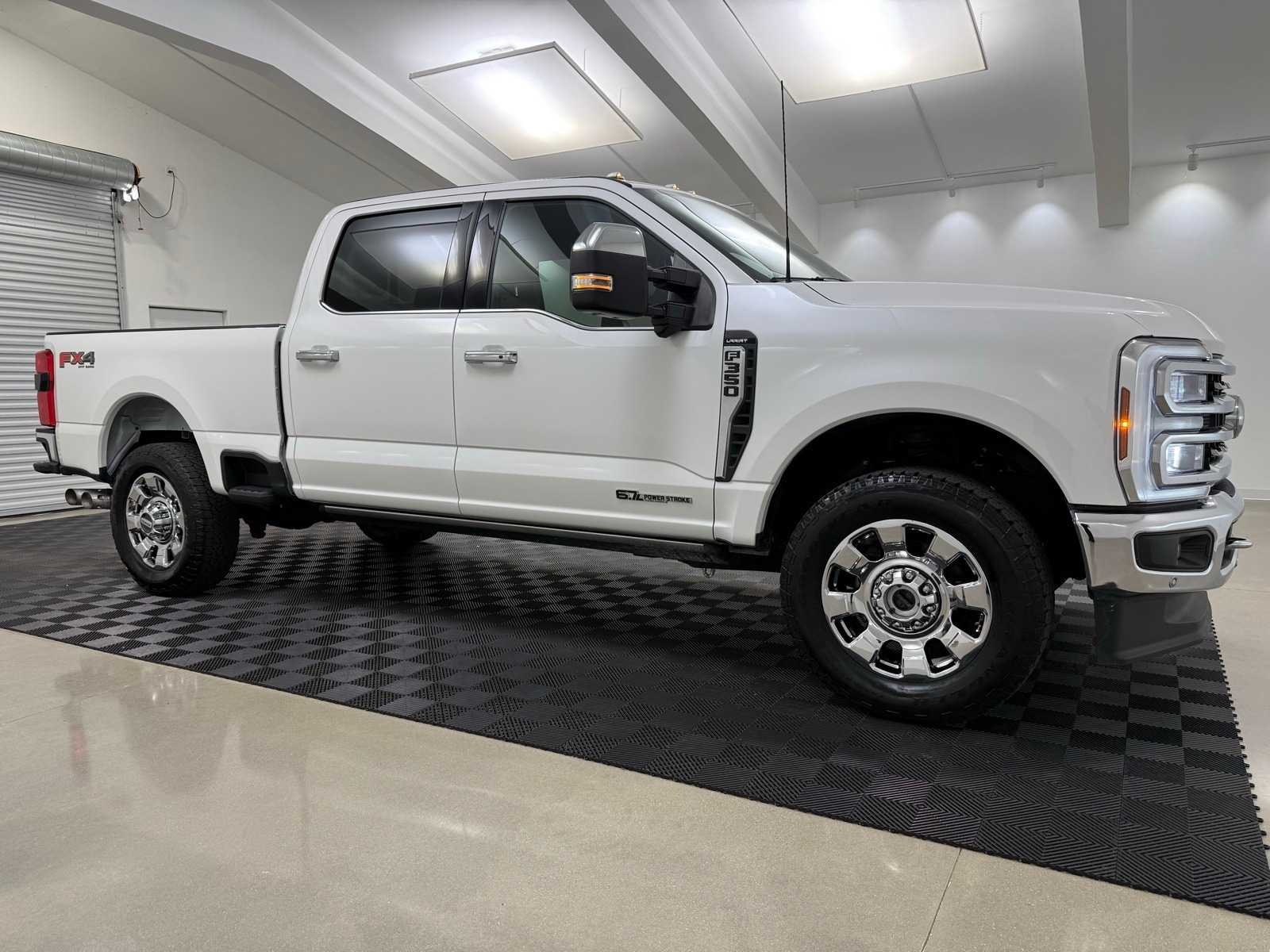 2024 Ford F-350 Super Duty Lariat's photo