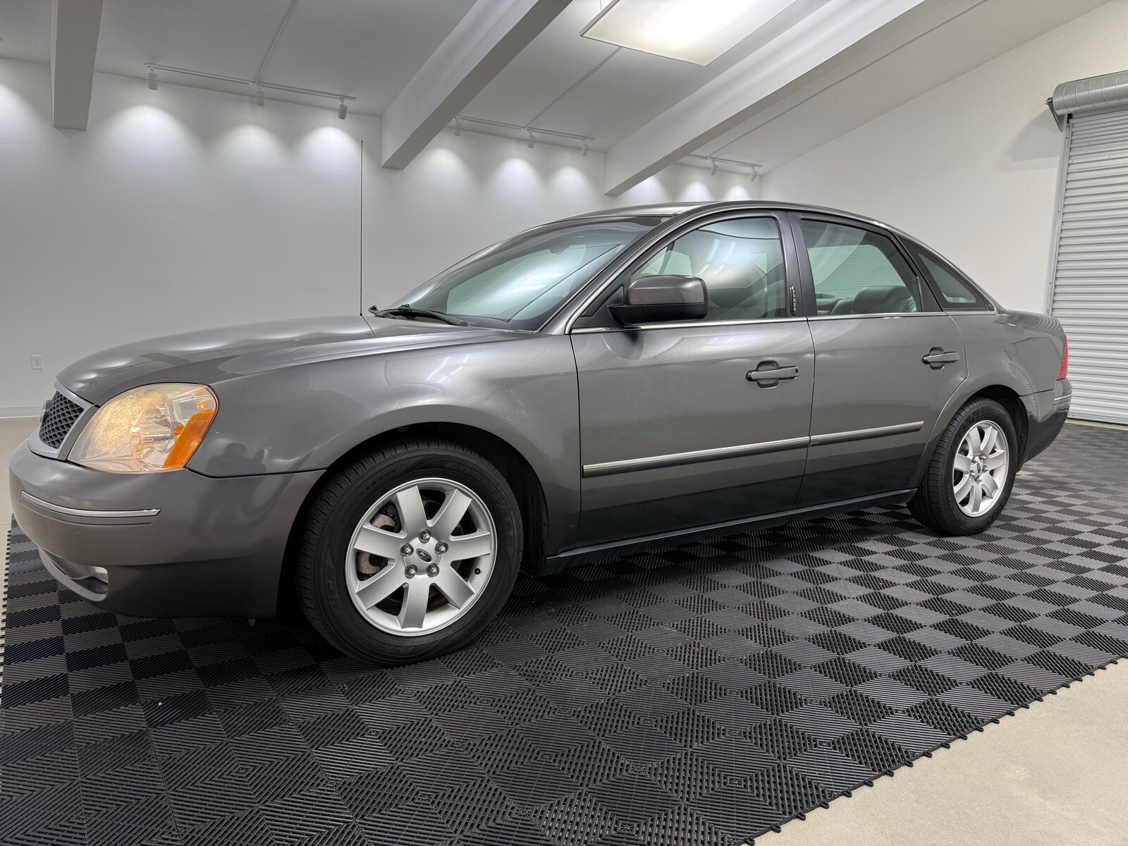 2005 Ford Five Hundred SEL photo 3