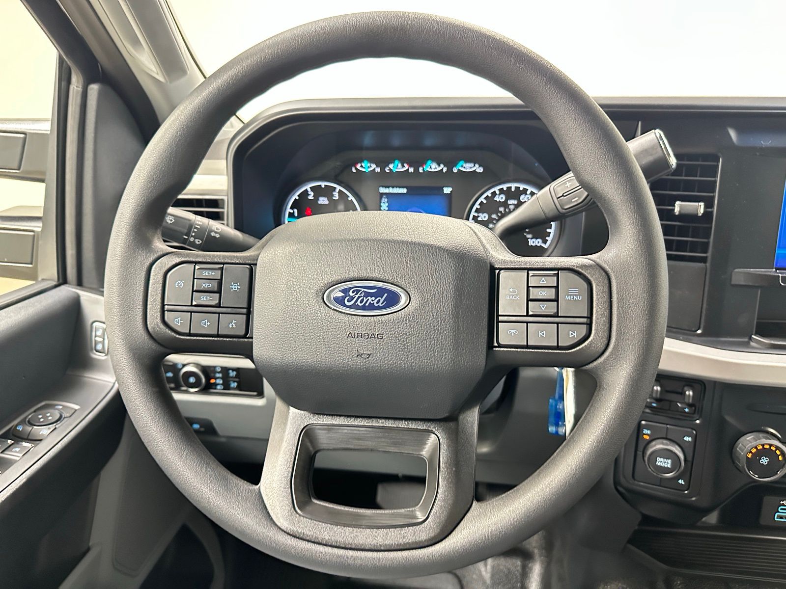 2025 Ford F-350 Super Duty Chassis Cab XL - Photo 24