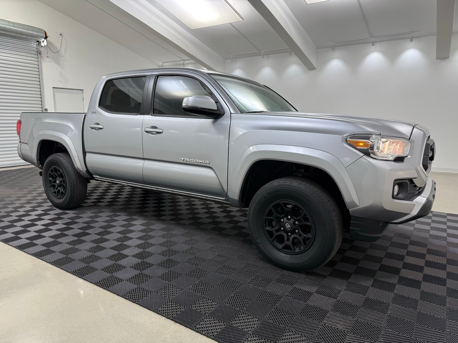 2022 Toyota Tacoma SR5's photo