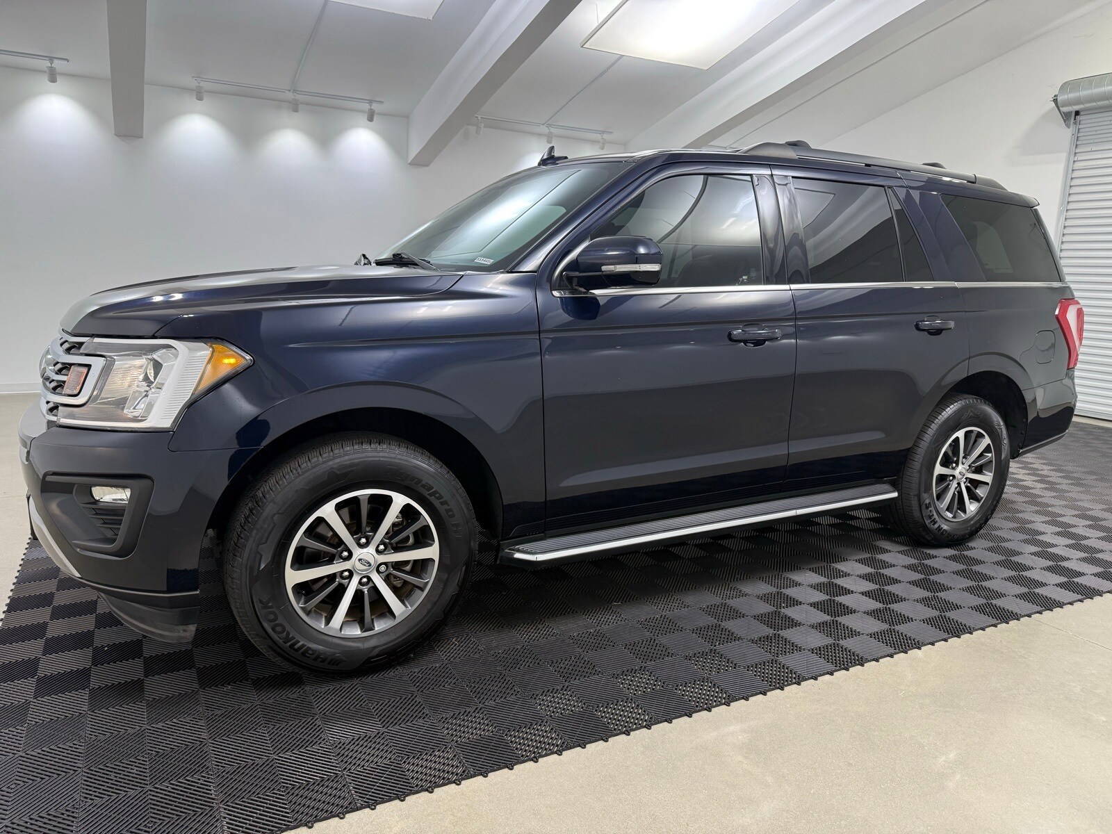 2021 Ford Expedition XLT photo 3