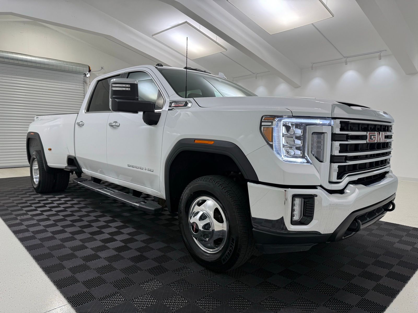 2023 GMC Sierra 4WD Crew Cab Long Box DRW SLT's photo