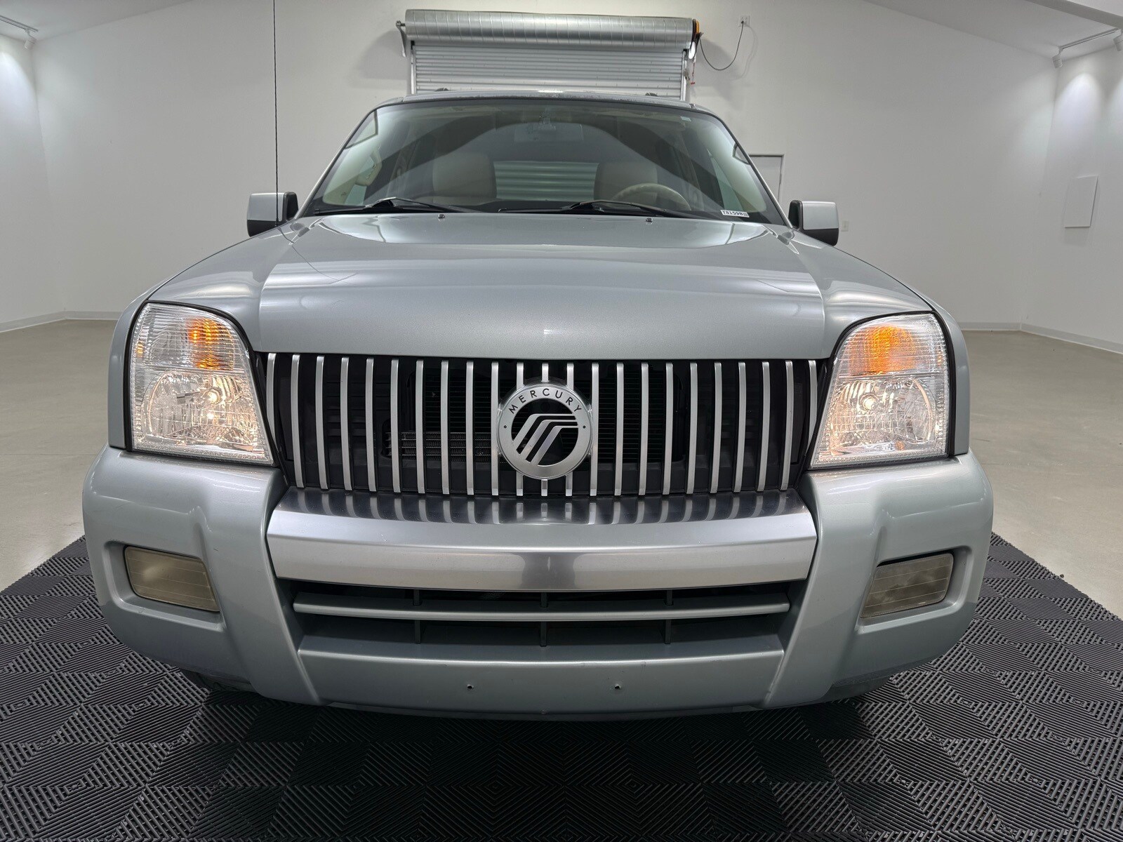 2006 Mercury Mountaineer Luxury photo 2