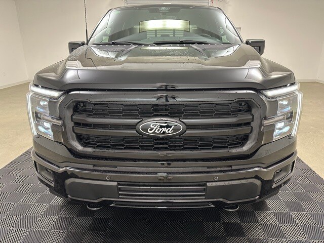 2025 Ford F-150 Lariat photo 2