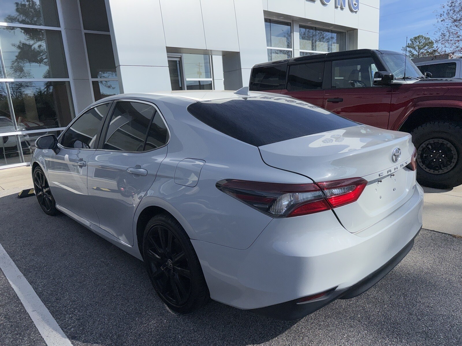 2022 Toyota Camry LE photo 2