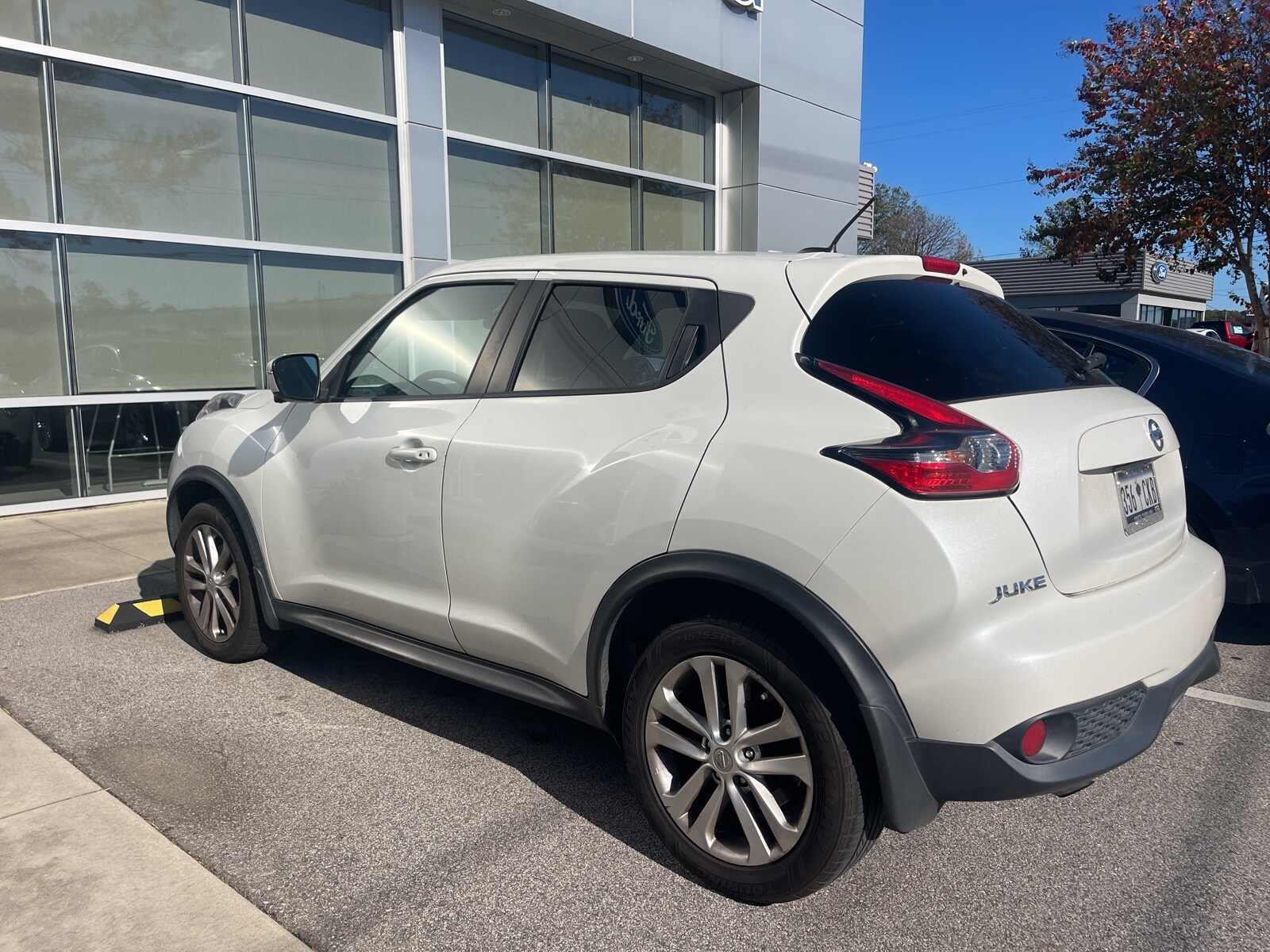 2015 Nissan Juke SL photo 3