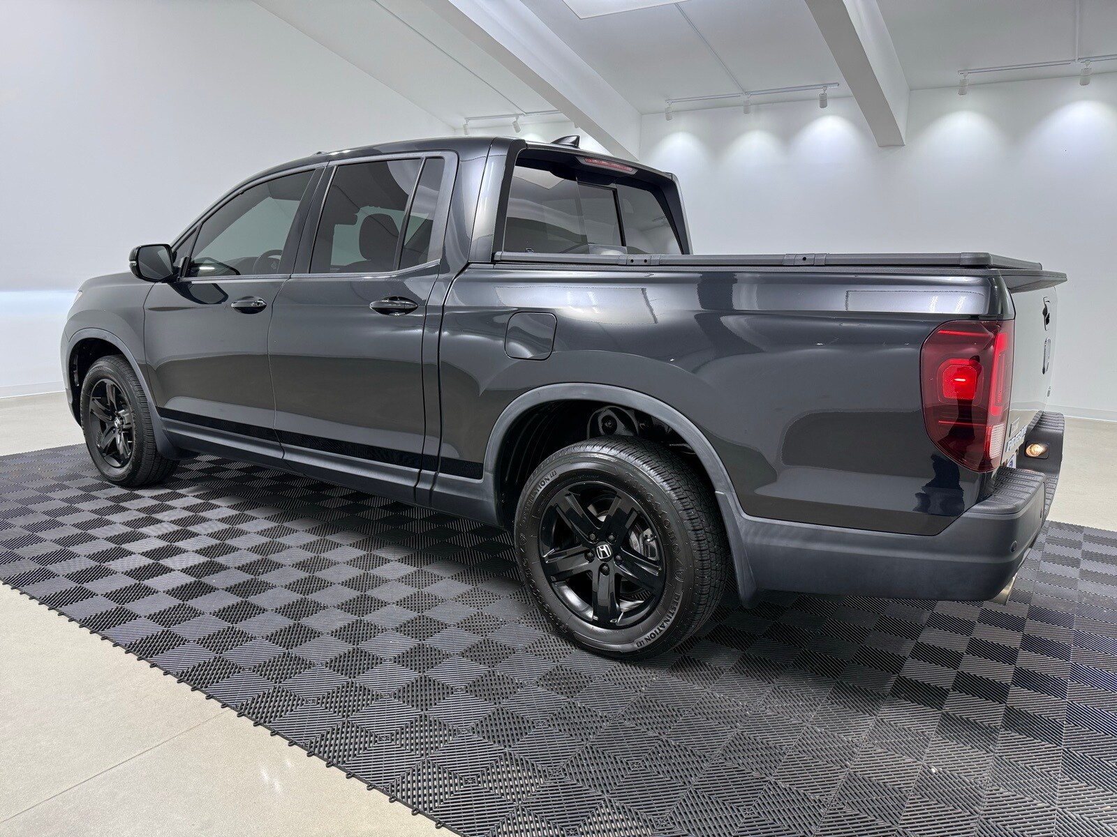 2021 Honda Ridgeline Black Edition photo 2