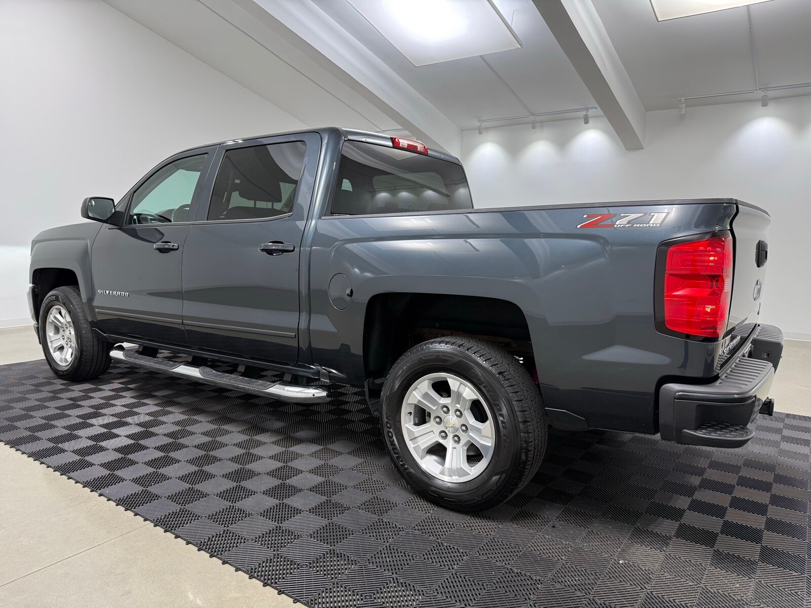 2018 Chevrolet Silverado 1500 LT photo 4