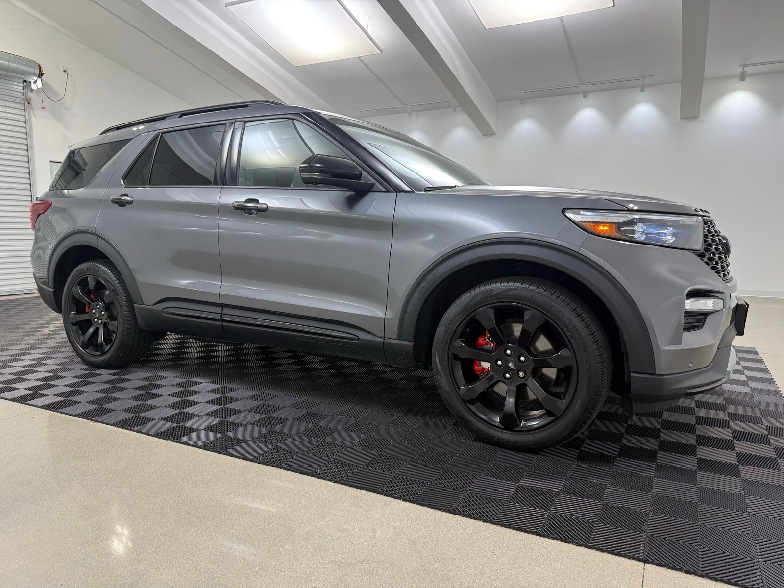 2022 Ford Explorer ST's photo