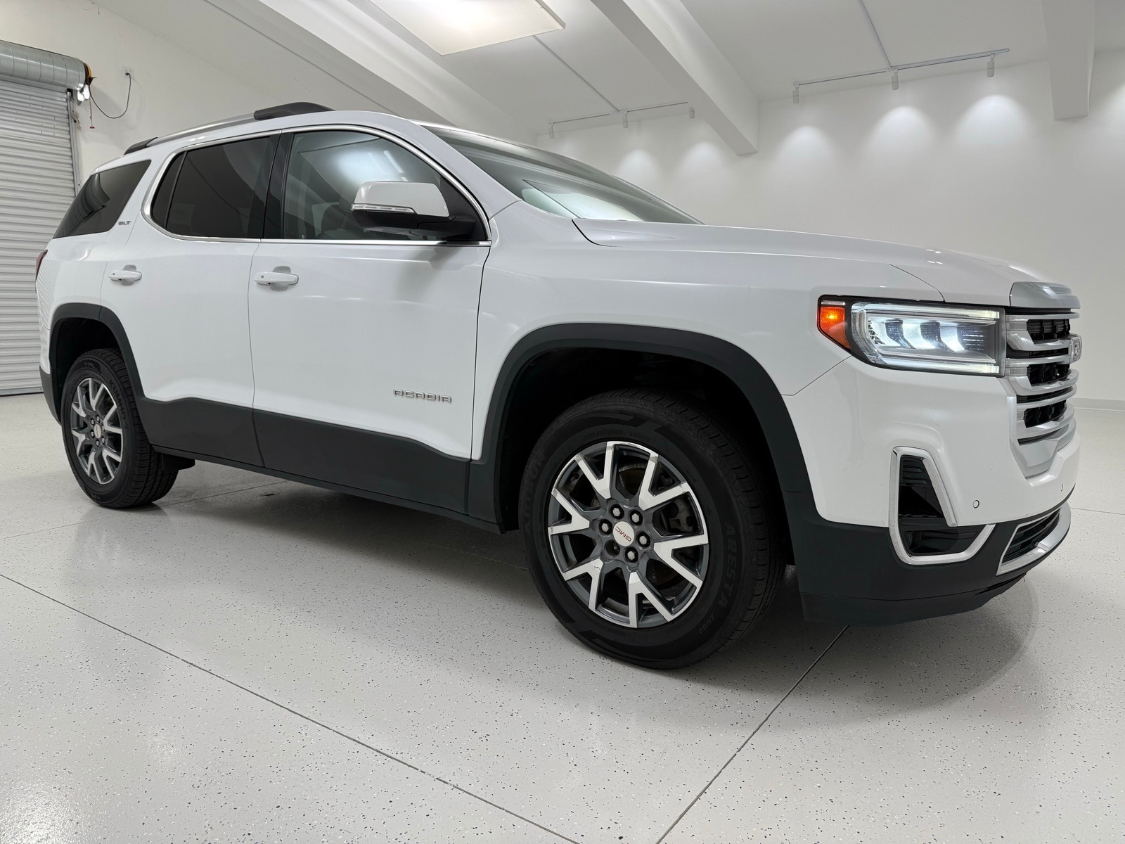 2023 GMC Acadia SL's photo