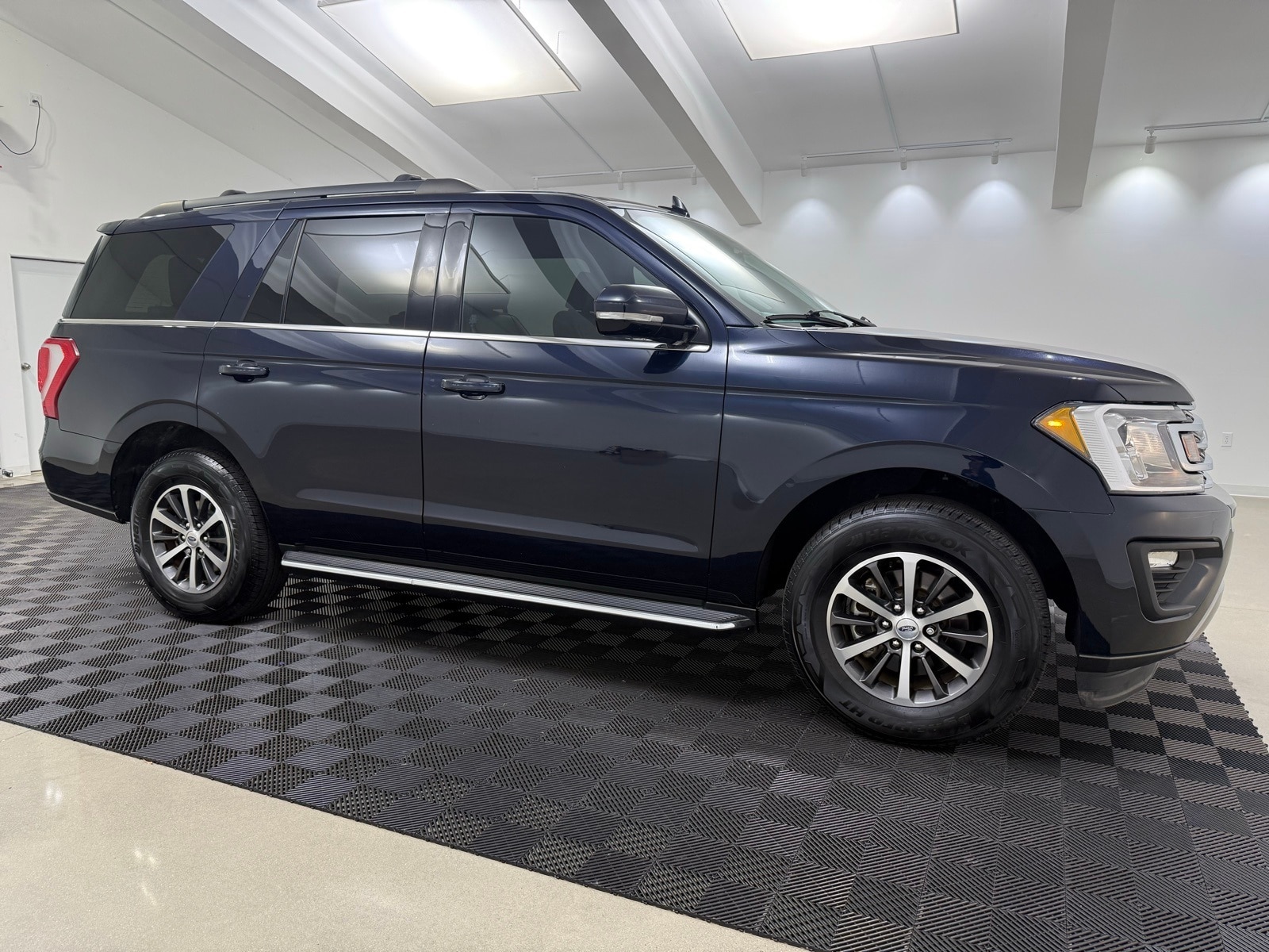 2021 Ford Expedition XLT's photo