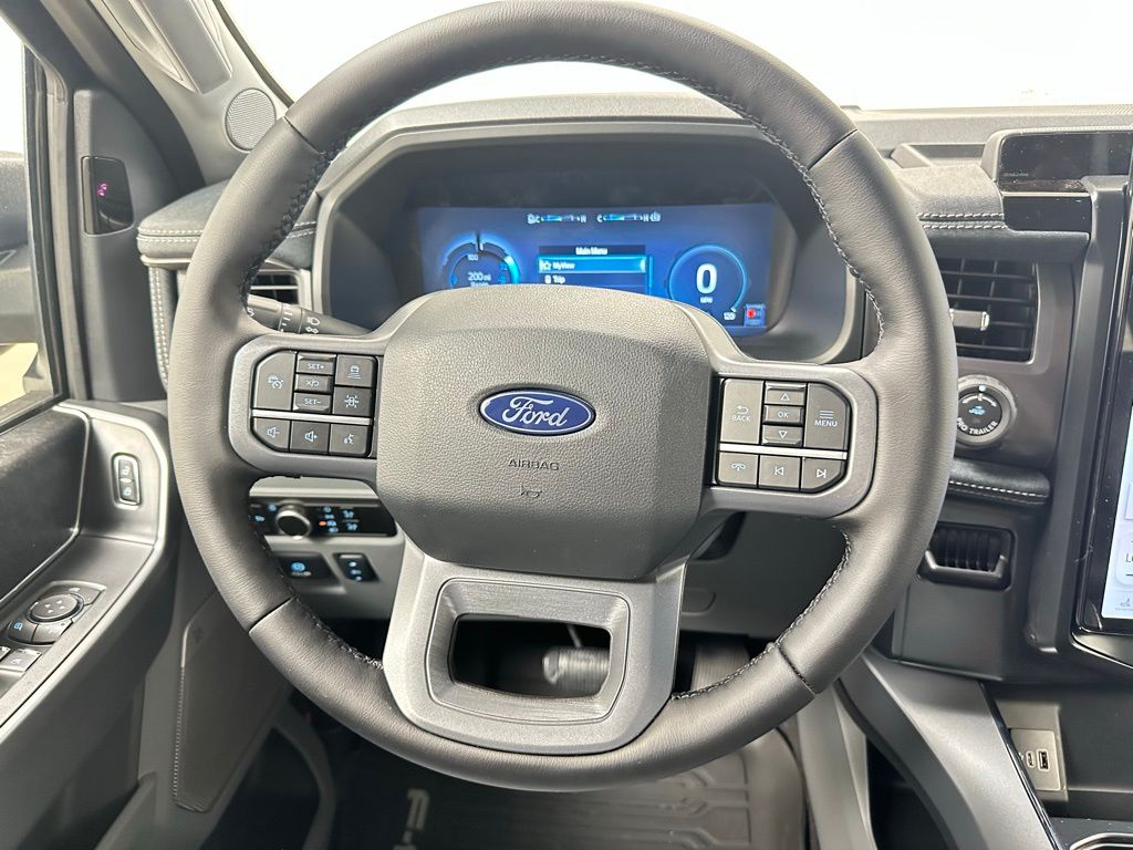 2025 Ford F-150 Lightning Flash - Photo 23