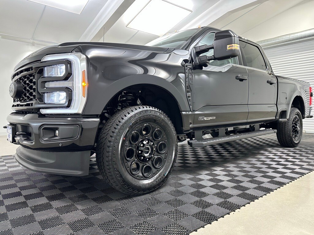 2025 Ford F-250 photo 3
