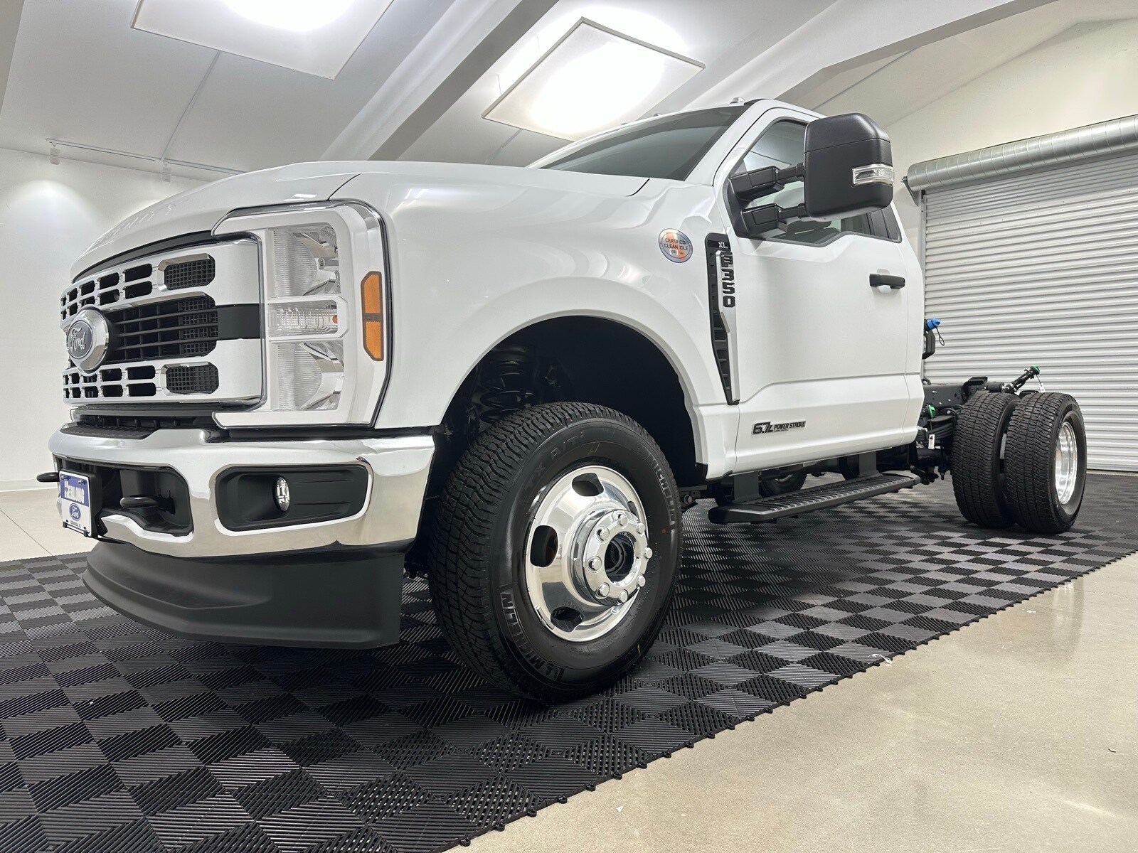 2025 Ford F-350 photo 2