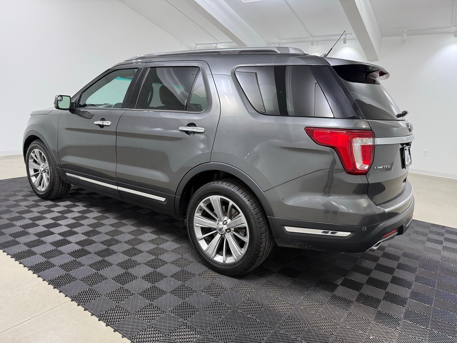 2018 Ford Explorer Limited photo 4