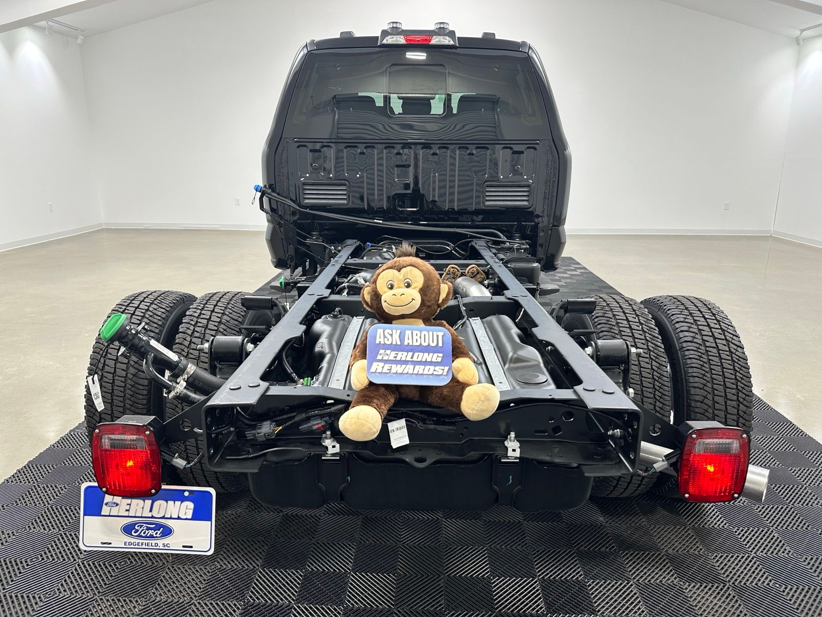 2025 Ford F-350 Super Duty Chassis Cab XL - Photo 8