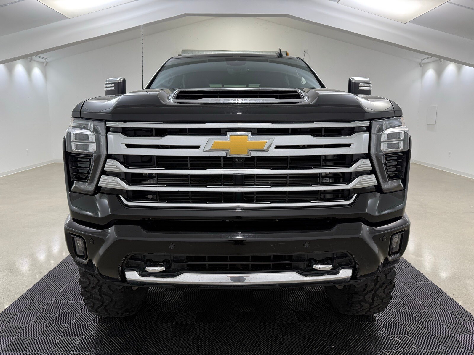 2024 Chevrolet Silverado 2500HD High Country photo 2