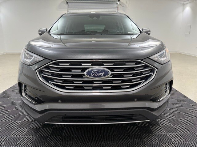 2020 Ford Edge Titanium photo 2