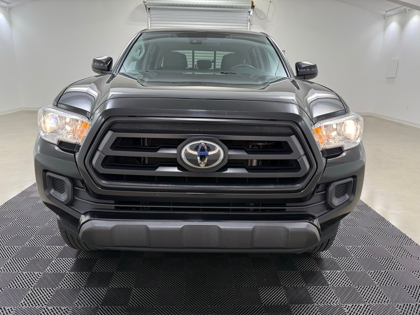 2021 Toyota Tacoma SR5 photo 2