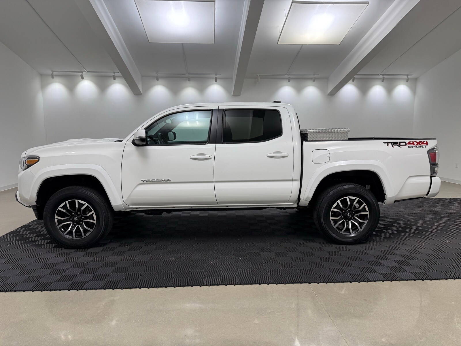 2021 Toyota Tacoma SR5 photo 3