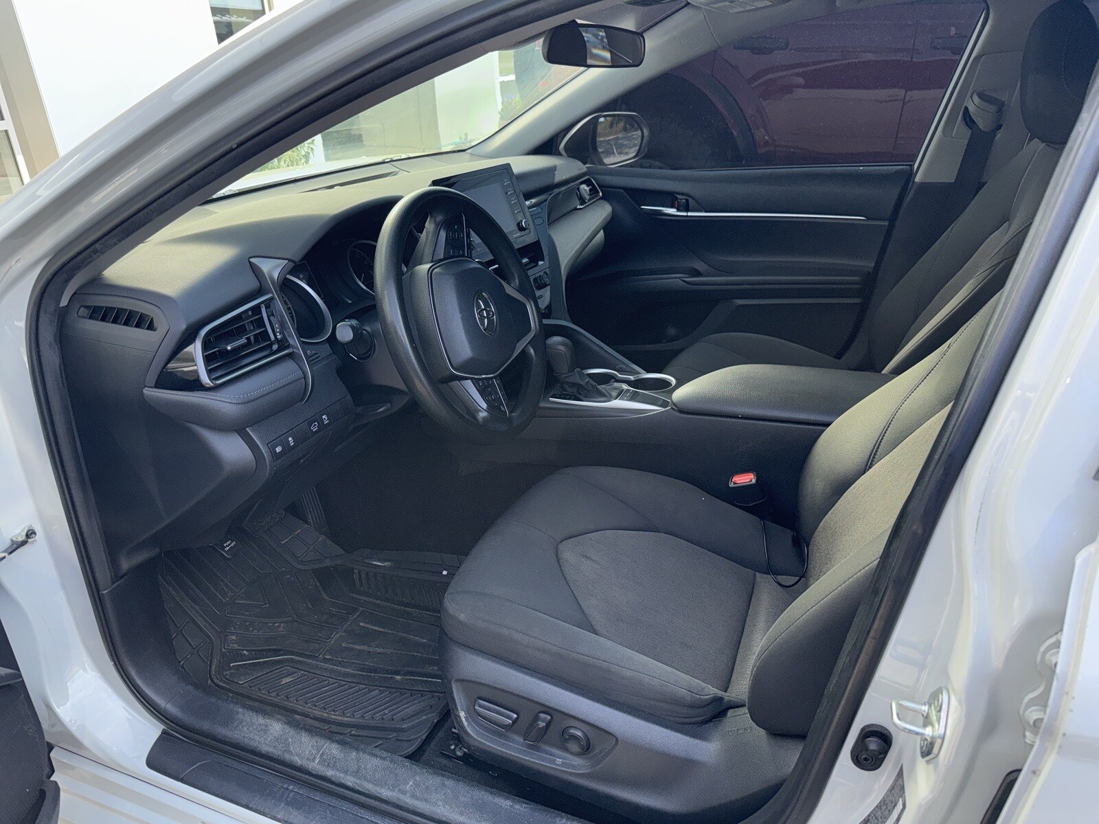 2022 Toyota Camry LE photo 4