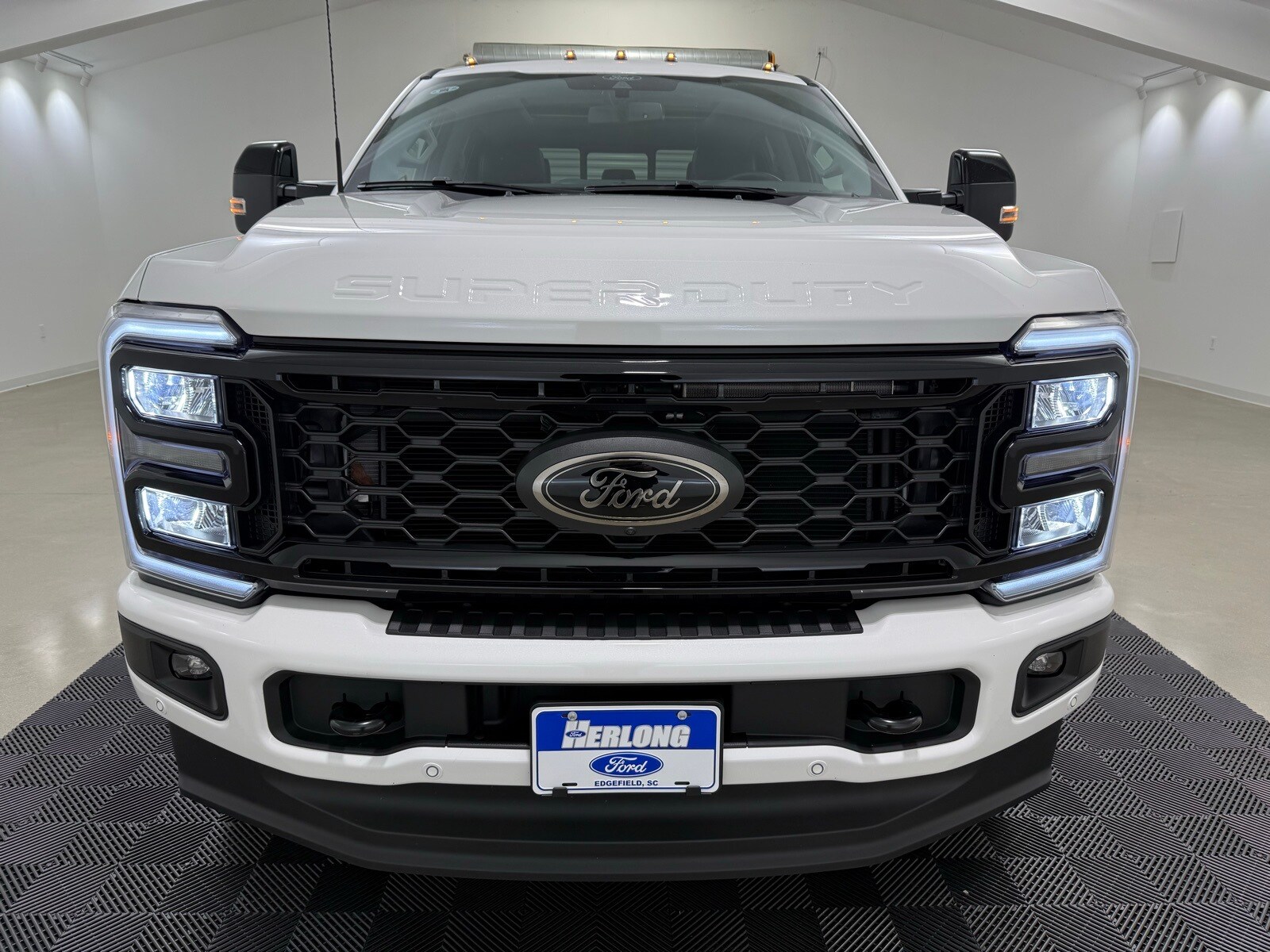 2026 Ford F-250 Lariat photo 2