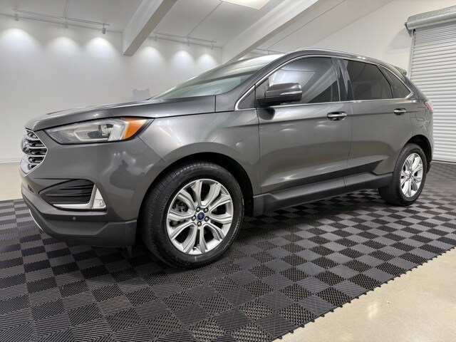 2020 Ford Edge Titanium photo 3