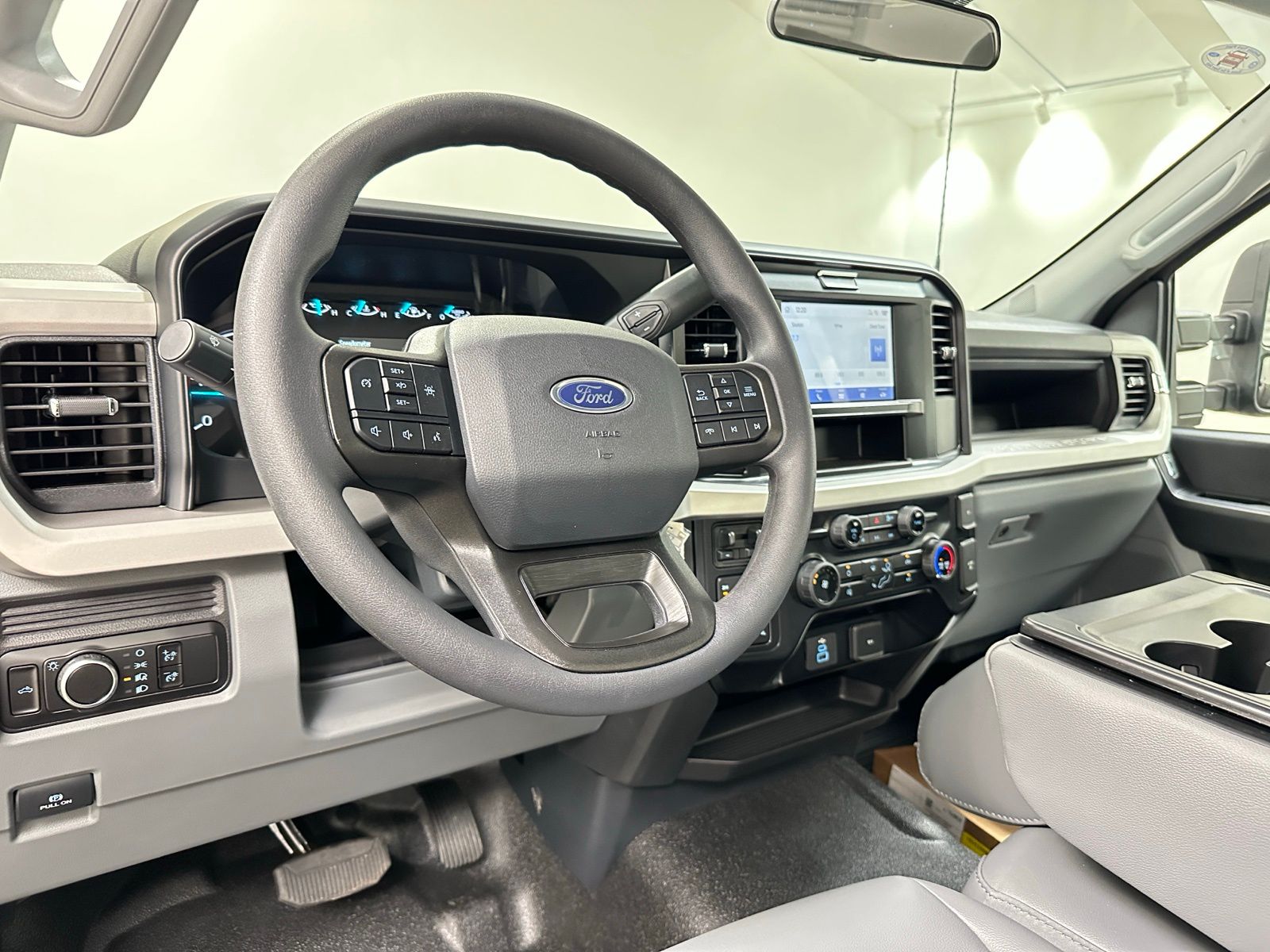 2025 Ford F-350 Super Duty Chassis Cab XL - Photo 13