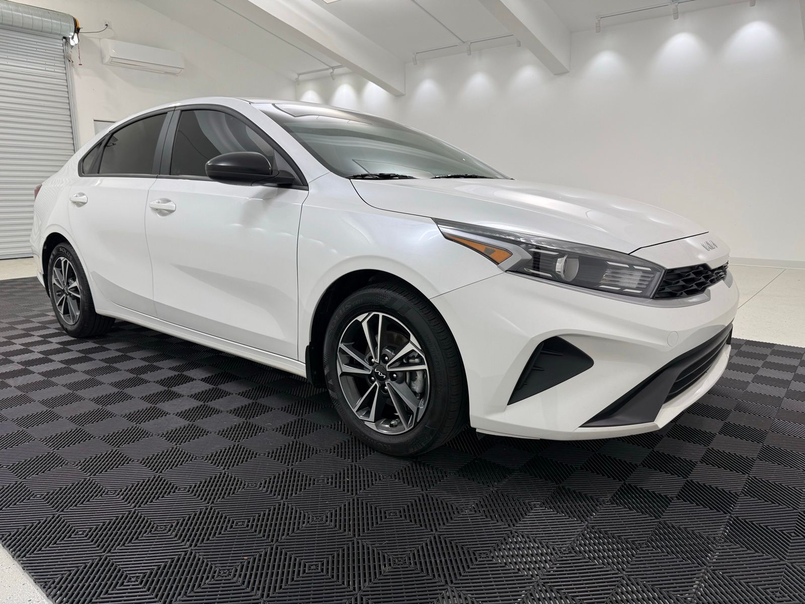 2024 Kia Forte LXS AT's photo