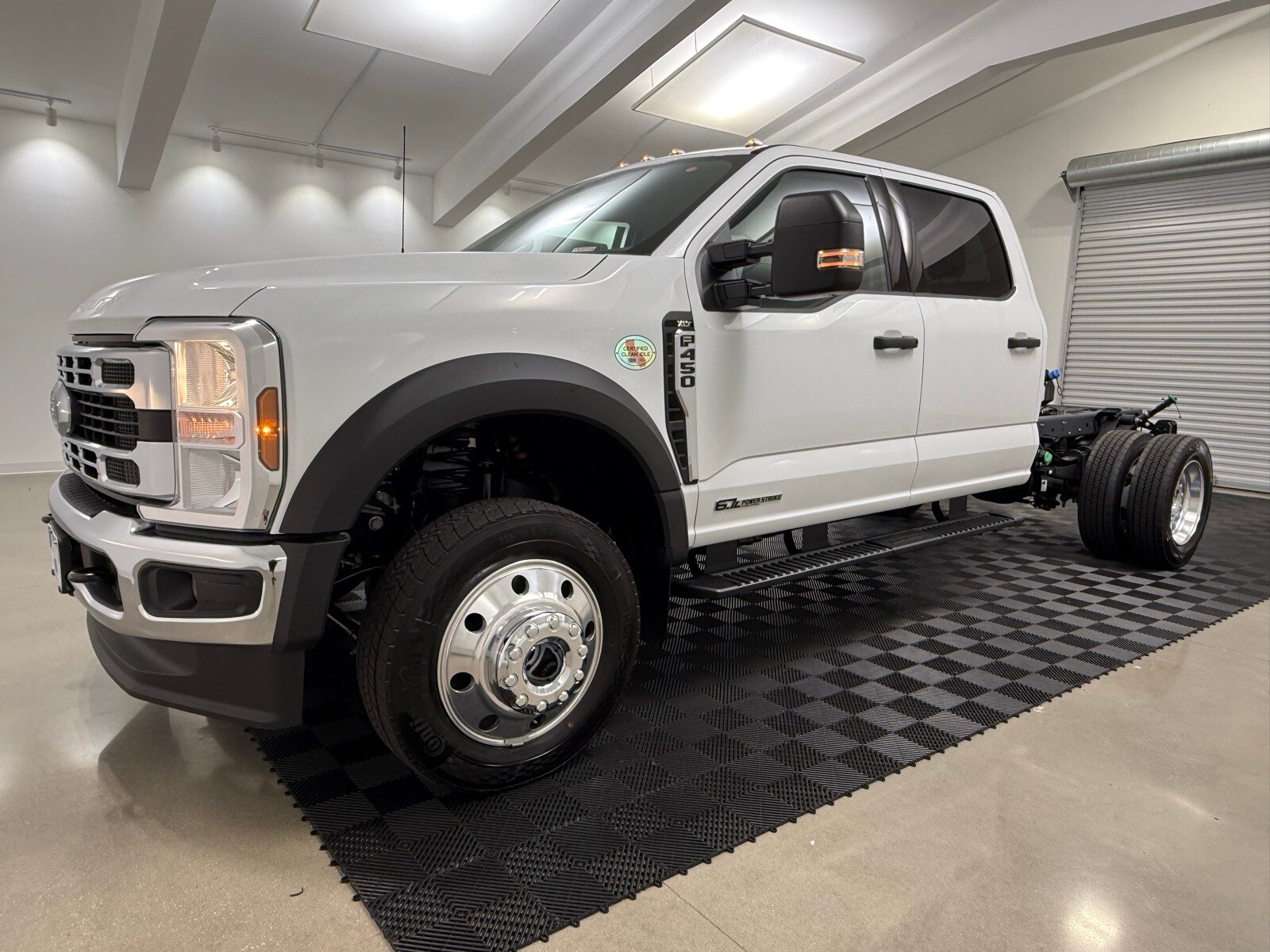 2025 Ford F-450 photo 2