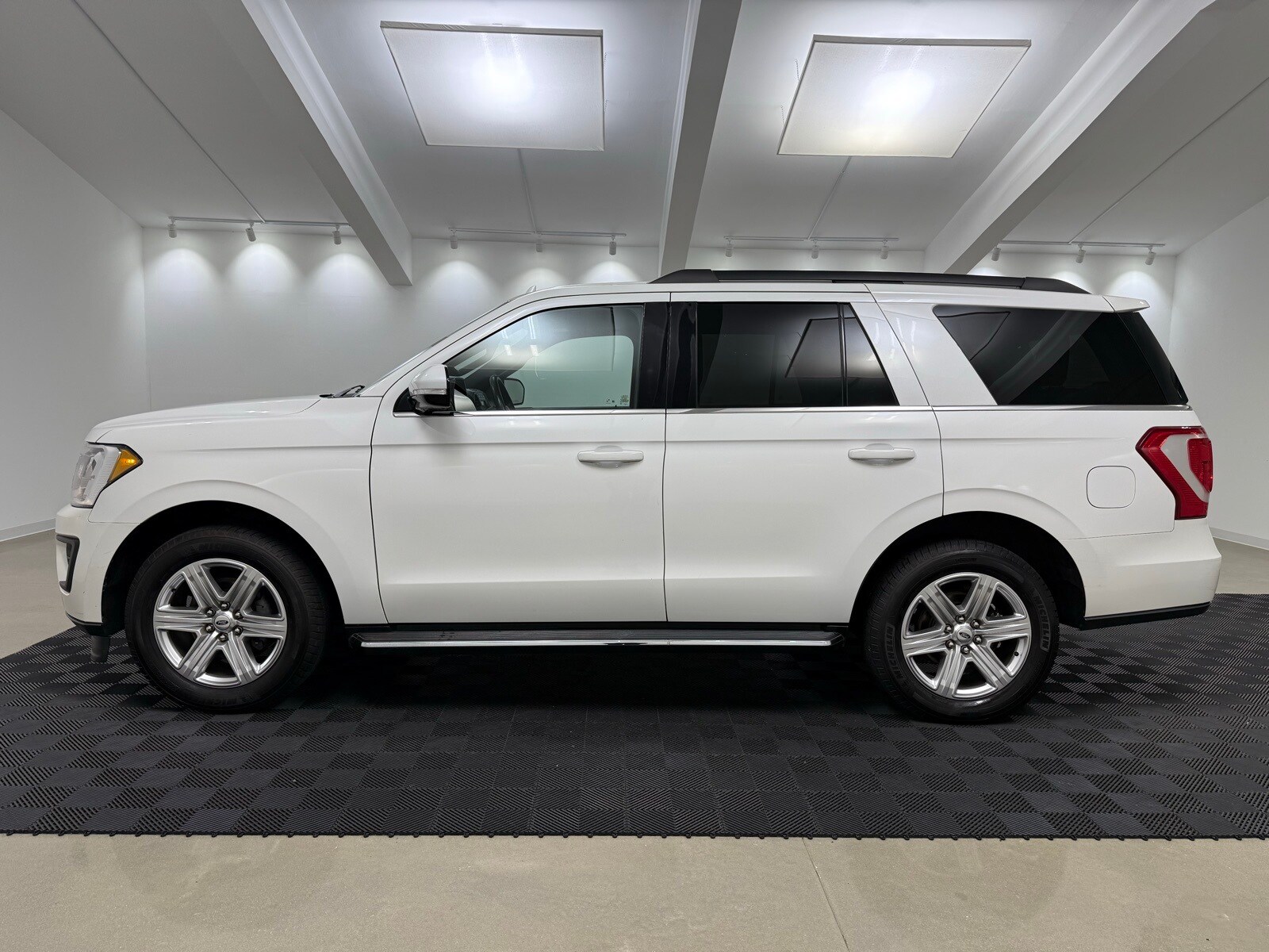 2020 Ford Expedition XLT photo 3