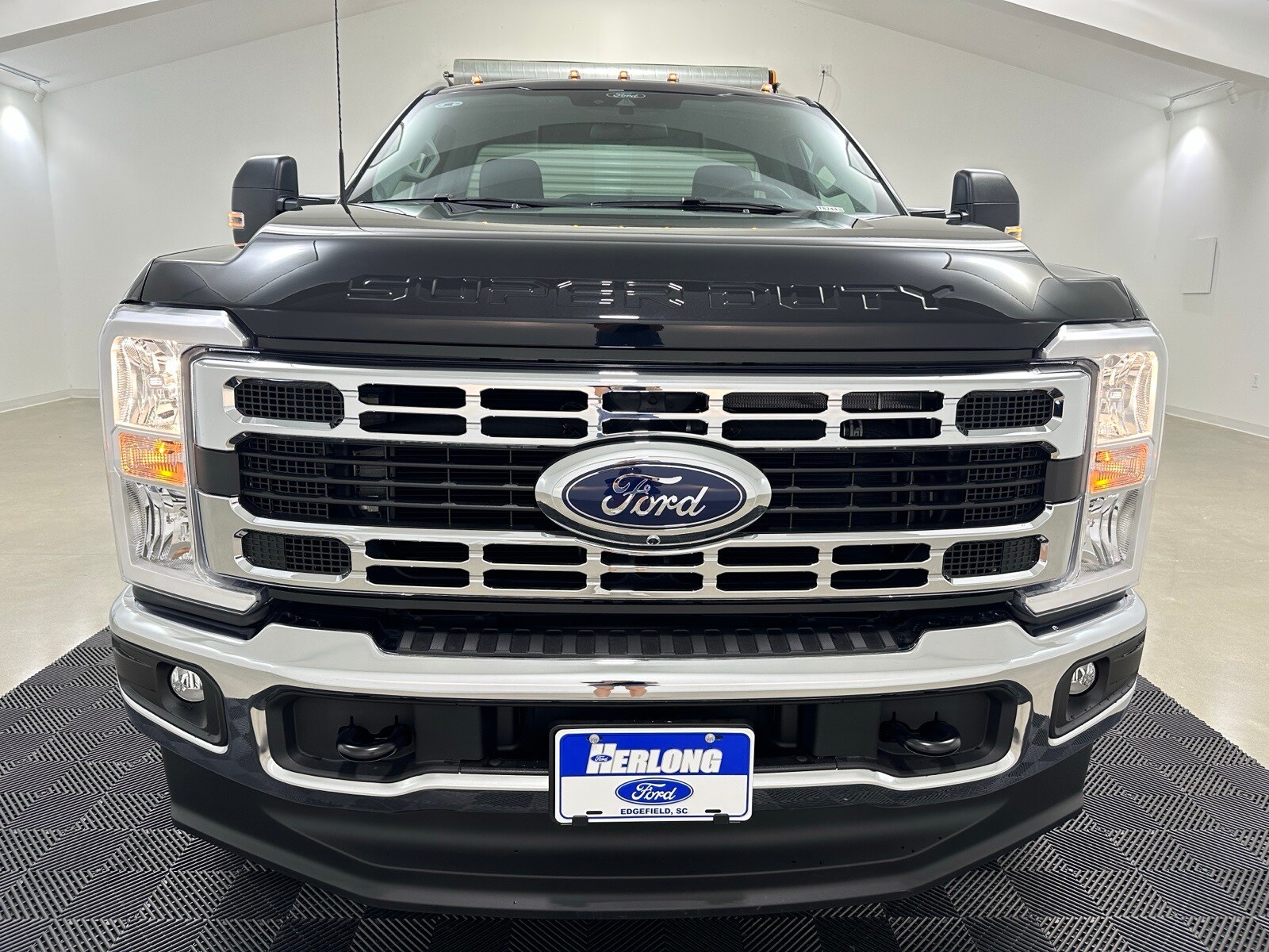 2025 Ford F-250 photo 2