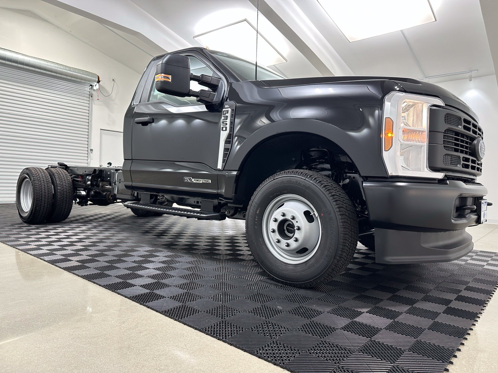 2025 Ford F-350 Super Duty Chassis Cab