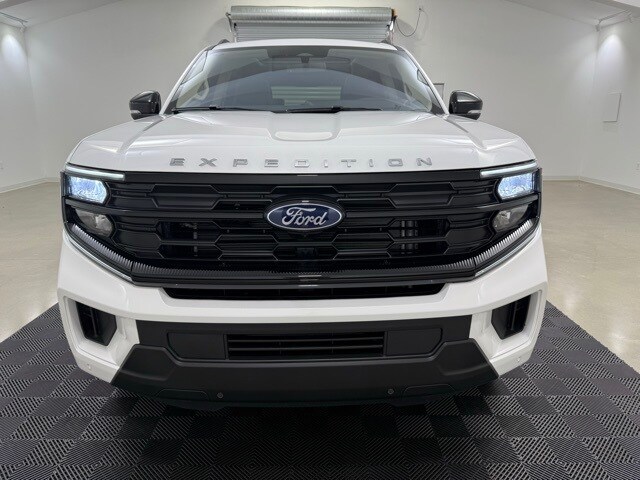 2025 Ford Expedition MAX photo 2