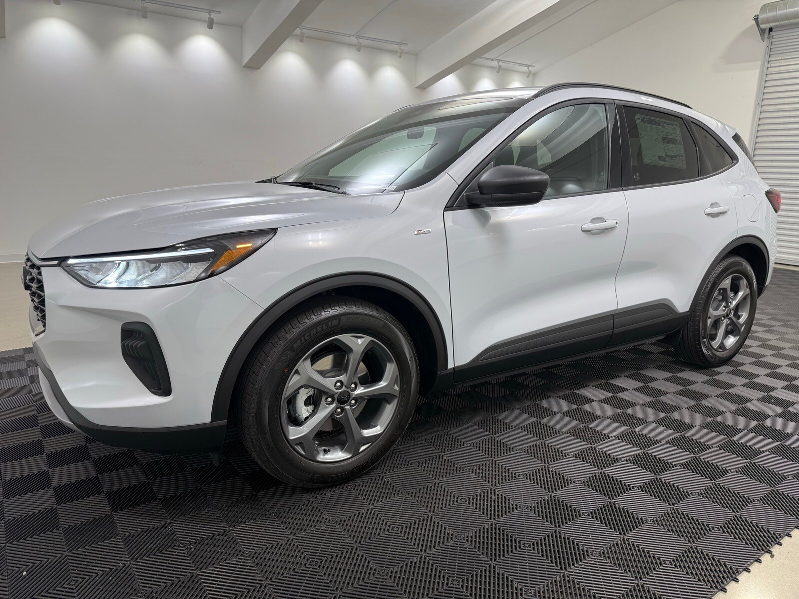 2025 Ford Escape ST-Line photo 3