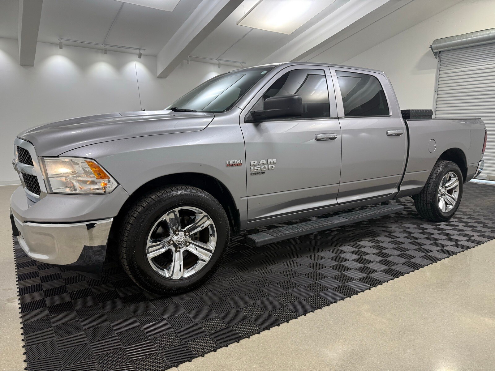 2021 Ram 1500 Classic SLT photo 3