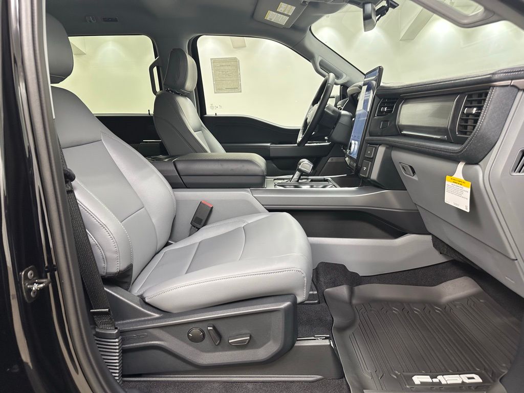 2025 Ford F-150 Lightning Flash - Photo 21